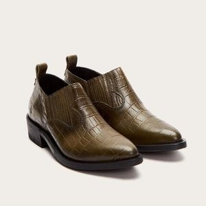 Frye Billy Short Leather Boot in Green Croc - NWT